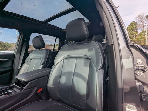 Certified 2024 Jeep Grand Cherokee L Overland w/ Trailer Tow Package image 9