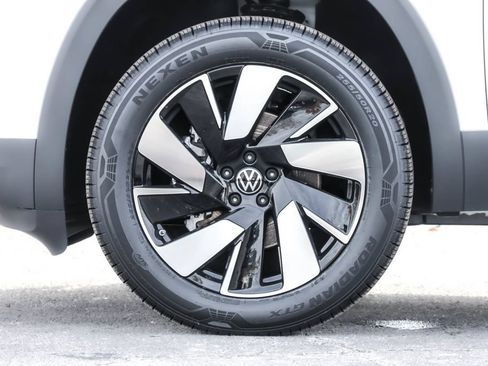 New 2026 Volkswagen Atlas Cross Sport SE FWD image 21