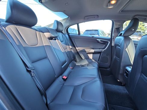 Used 2017 Volvo S60 T5 Inscription image 29