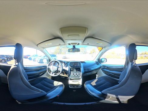 Used 2018 Dodge Grand Caravan SE w/ UConnect Hands-Free Group image 33