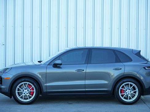 Used 2024 Porsche Cayenne S image 57