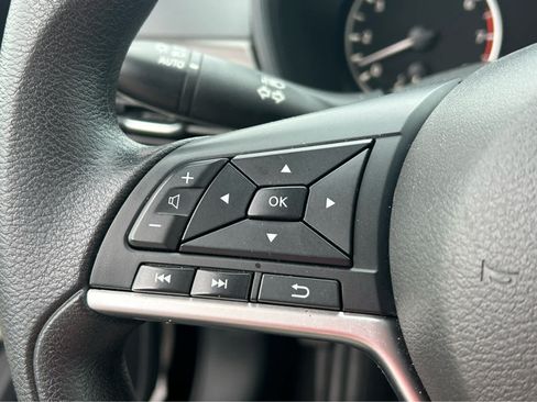 Used 2024 Nissan Altima 2.5 SV FWD image 19