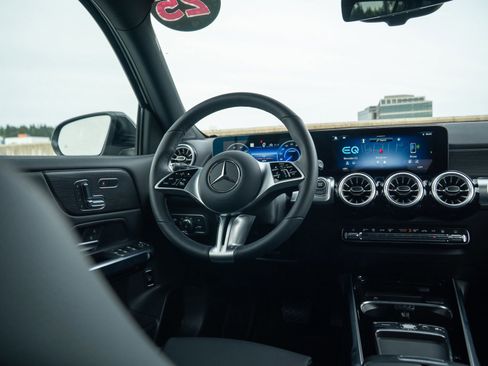 Certified 2025 Mercedes-Benz EQB 300 4MATIC image 21