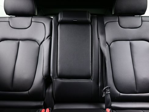 New 2025 Jeep Grand Cherokee Limited w/ Black Appearance Package image 10