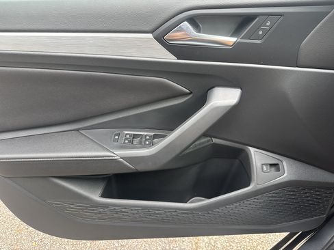 Certified 2025 Volkswagen Jetta Sport FWD image 9