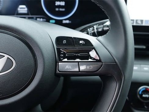 Certified 2025 Hyundai Elantra SEL image 13