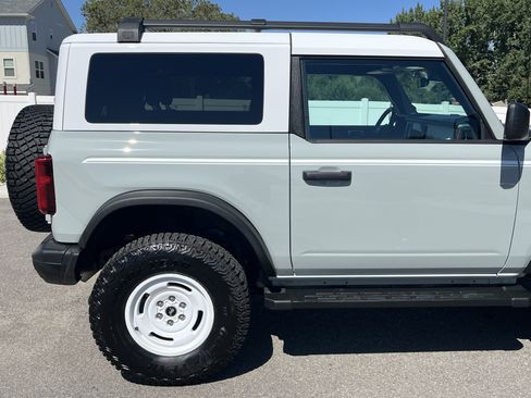Used 2024 Ford Bronco Heritage Edition AWD/4WD image 6