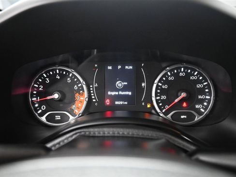 Used 2016 Jeep Renegade Latitude FWD image 13
