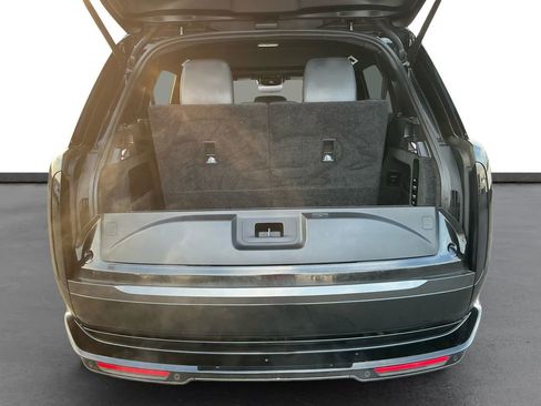 Used 2023 Land Rover Range Rover Long Wheelbase SE image 24