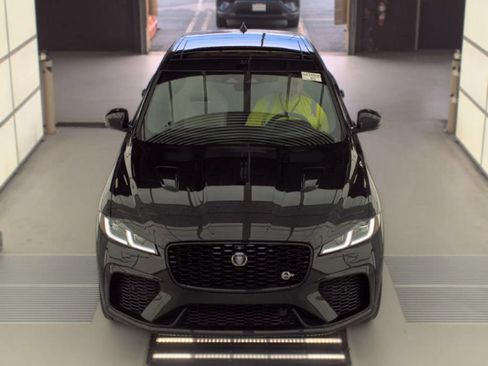 Used 2022 Jaguar F-PACE SVR AWD/4WD image 2