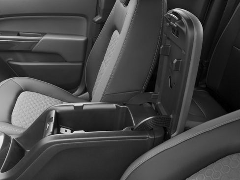Used 2018 Chevrolet Colorado Z71 AWD/4WD image 18