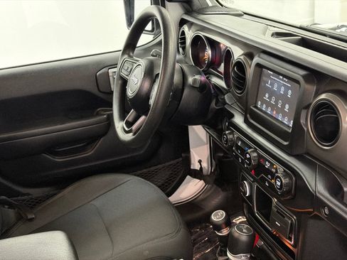 Used 2022 Jeep Wrangler Sport AWD/4WD image 9