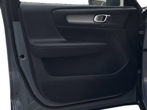 Used 2023 Volvo XC40 B5 Core w/ Convenience Package image 14