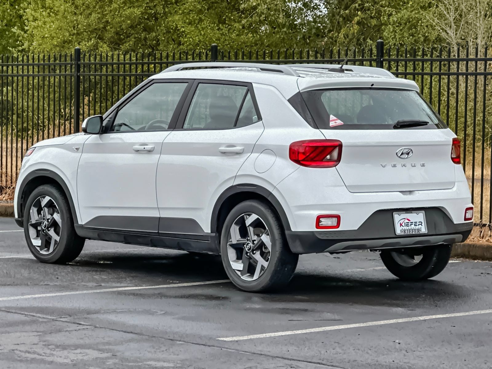 Used 2025 Hyundai Venue SEL FWD image 6