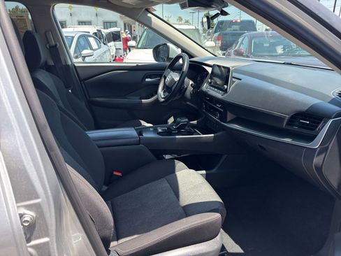 Used 2025 Nissan Rogue SV FWD image 38