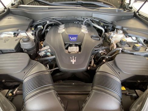 Used 2017 Maserati Levante S AWD/4WD image 31