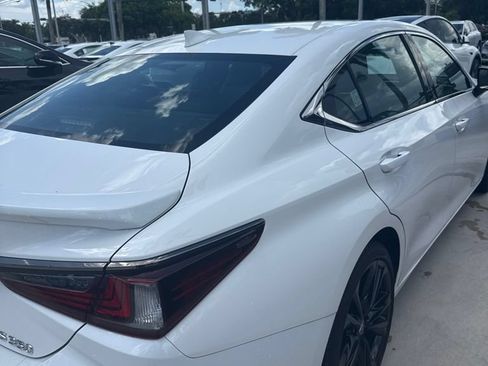 Used 2023 Lexus ES 350 F Sport w/ Accessory Package (Z2) FWD image 6