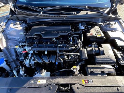 Used 2024 Hyundai Elantra SEL w/ Convenience Package image 10