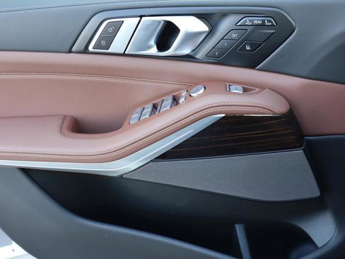 Used 2024 BMW X7 xDrive40i image 16