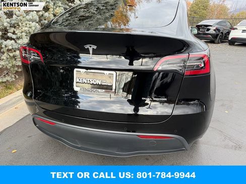 Used 2022 Tesla Model Y Long Range image 33