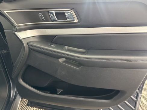 Used 2017 Ford Explorer XLT w/ Equipment Group 202A image 27