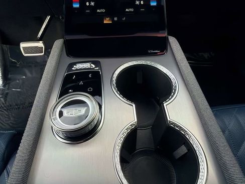Used 2026 Cadillac Vistiq Premium Luxury image 23