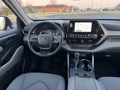Used 2023 Toyota Highlander L image 26