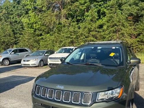 Used 2020 Jeep Compass Limited AWD/4WD image 2