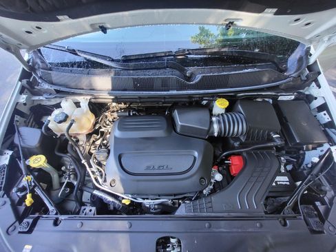 Used 2023 Chrysler Pacifica Touring-L FWD image 10