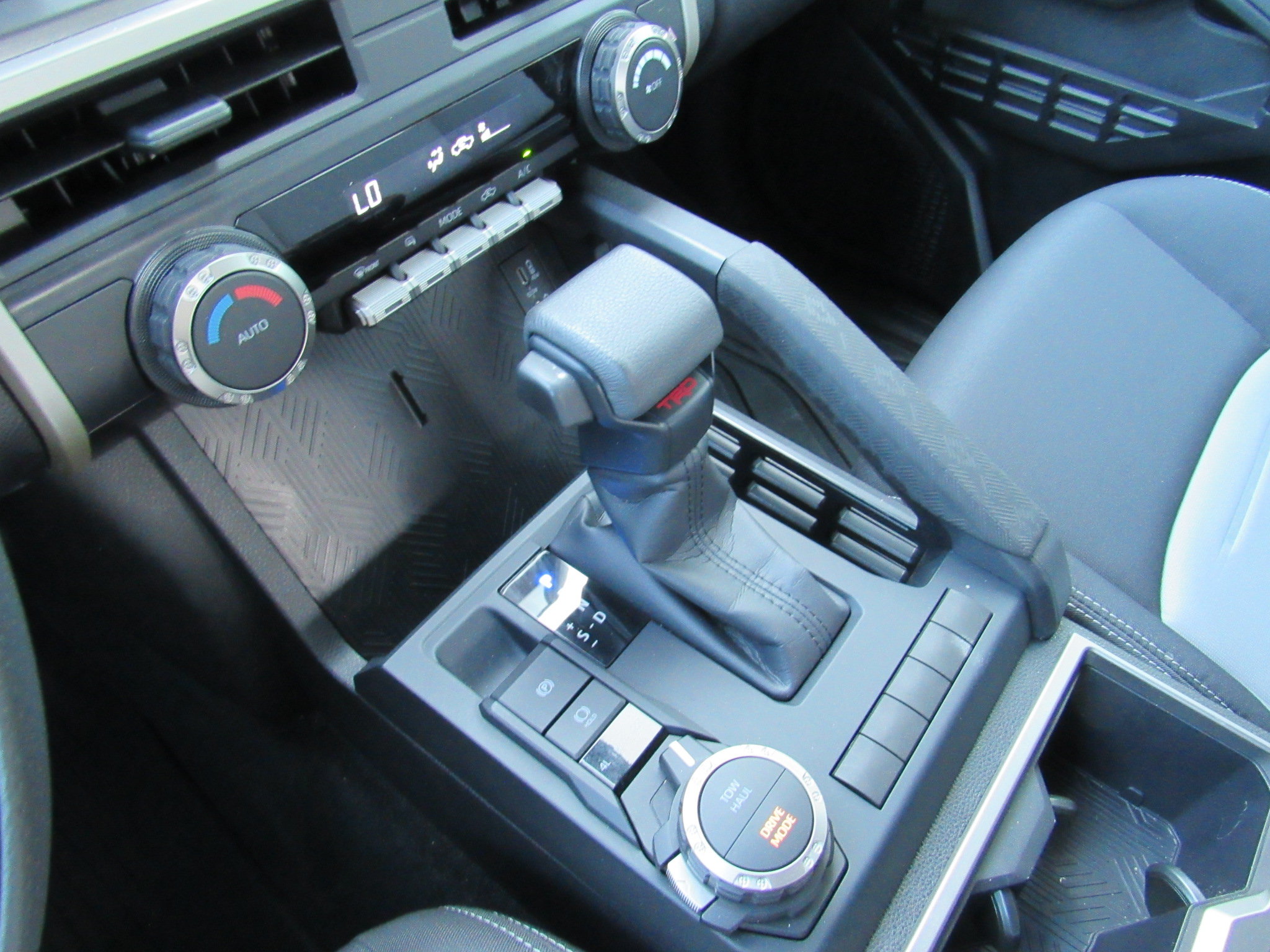 Used 2025 Toyota Tacoma TRD Sport w/ Blackout Package (GST) AWD/4WD image 24