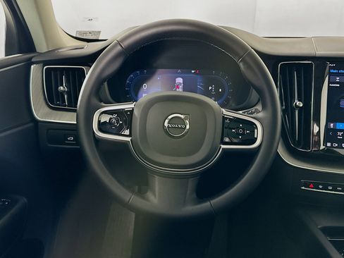Used 2025 Volvo XC60 B5 Plus image 17