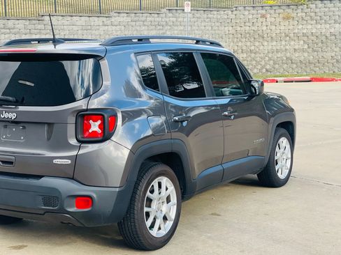 Used 2019 Jeep Renegade Latitude image 6