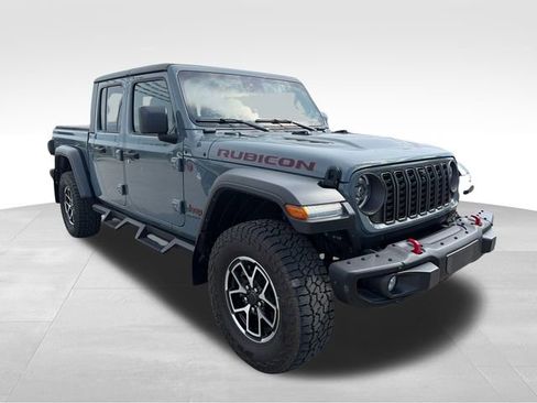 Used 2024 Jeep Gladiator Rubicon w/ Technology Group AWD/4WD image 5