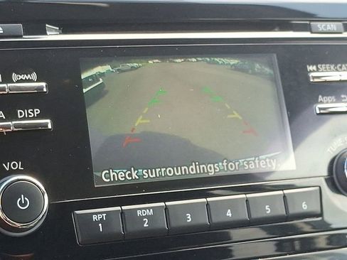 Used 2016 Nissan Rogue SV image 17