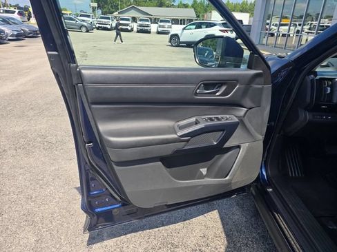 Used 2025 Nissan Pathfinder SV AWD/4WD image 11