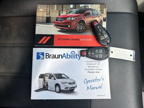 Used 2019 Dodge Grand Caravan SXT image 26