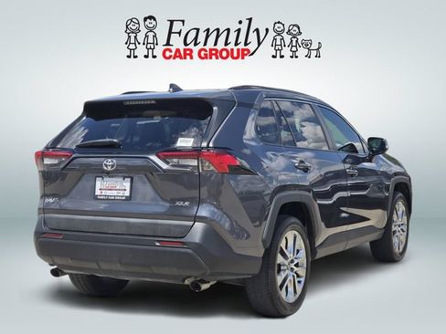 Used 2021 Toyota RAV4 XLE Premium FWD image 4