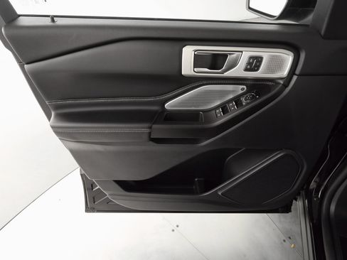 Used 2020 Ford Explorer ST w/ ST Street Pack image 11