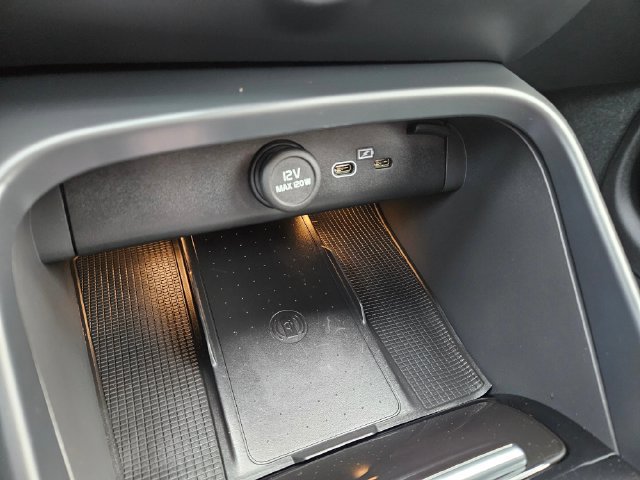 Used 2024 Volvo XC40 B5 Plus w/ Climate Package AWD/4WD image 27