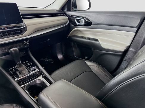 Used 2022 Jeep Compass Limited image 21