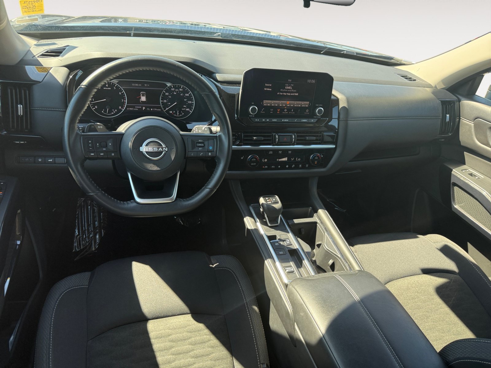 Used 2025 Nissan Pathfinder SV FWD image 15