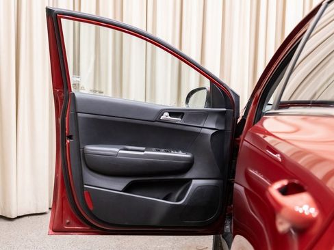 Used 2019 Kia Sportage LX image 8