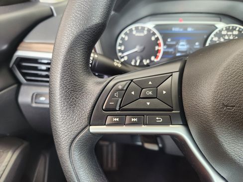 Used 2024 Nissan Altima 2.5 SV FWD image 30