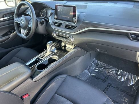 Used 2023 Nissan Altima 2.5 SV image 8