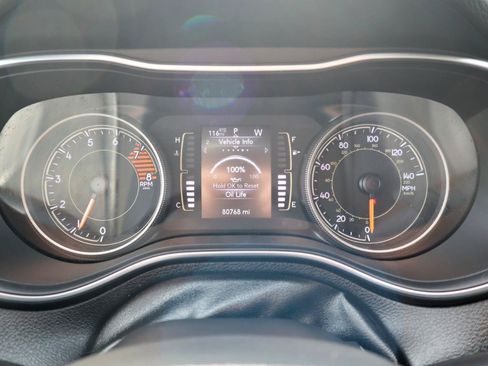 Used 2019 Jeep Cherokee Latitude Plus w/ Cold Weather Group FWD image 23