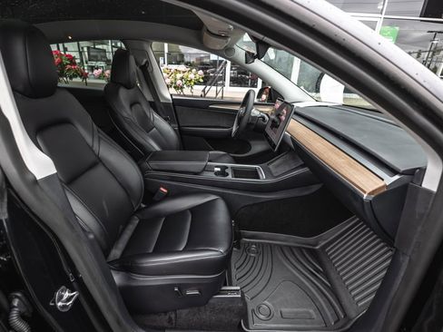 Used 2025 Tesla Model Y Long Range RWD image 25