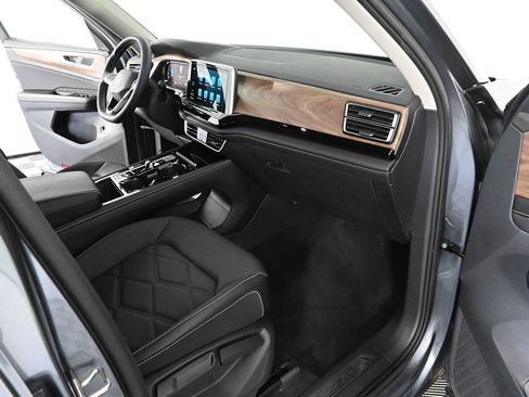 Certified 2024 Volkswagen Atlas SE FWD image 7