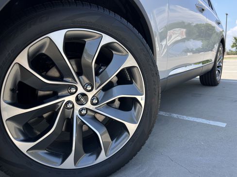 New 2025 Lincoln Aviator Reserve w/ Luxury Package image 14