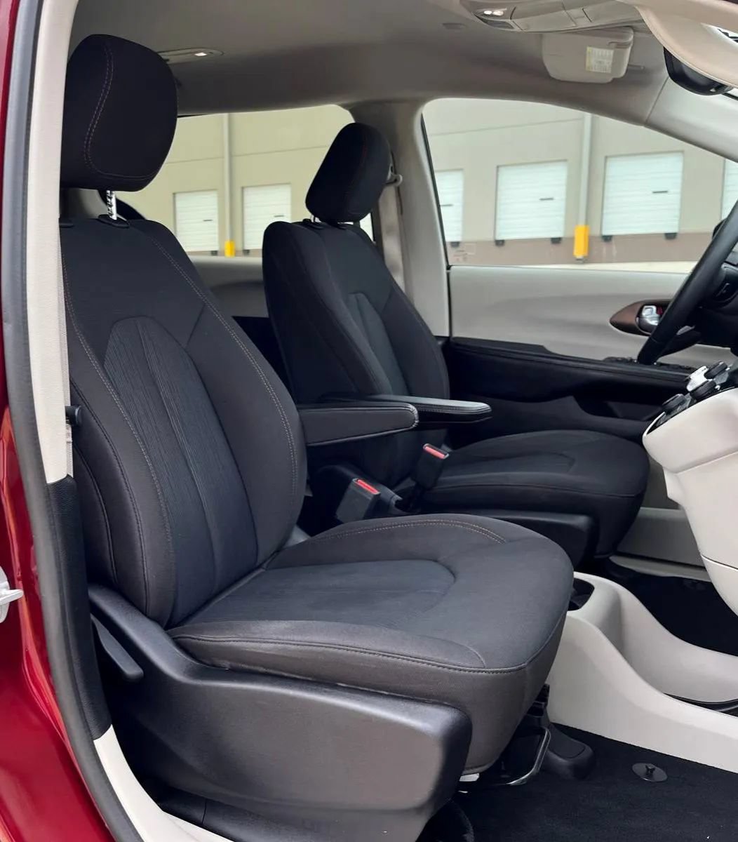 Used 2017 Chrysler Pacifica Touring FWD image 22