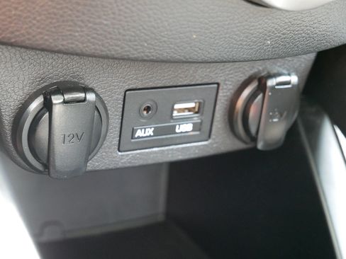Used 2017 Hyundai Veloster Value Edition FWD image 23